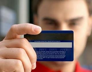 Comércio descumpre regras de uso do cartão de crédito